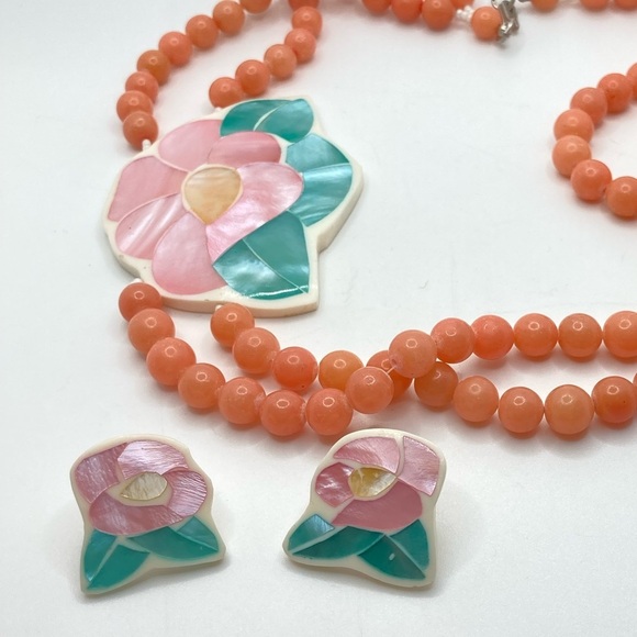 VTG Lee Sands MOP Inlay Lucite Beaded Floral Necklace & Earrings 24” & 1” - Picture 2 of 10